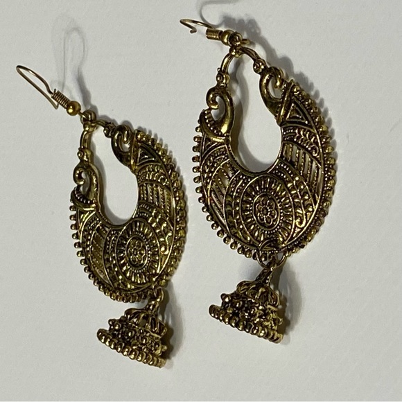 Boho women gold tone etched dangle earrings. Used. - Picture 3 of 8